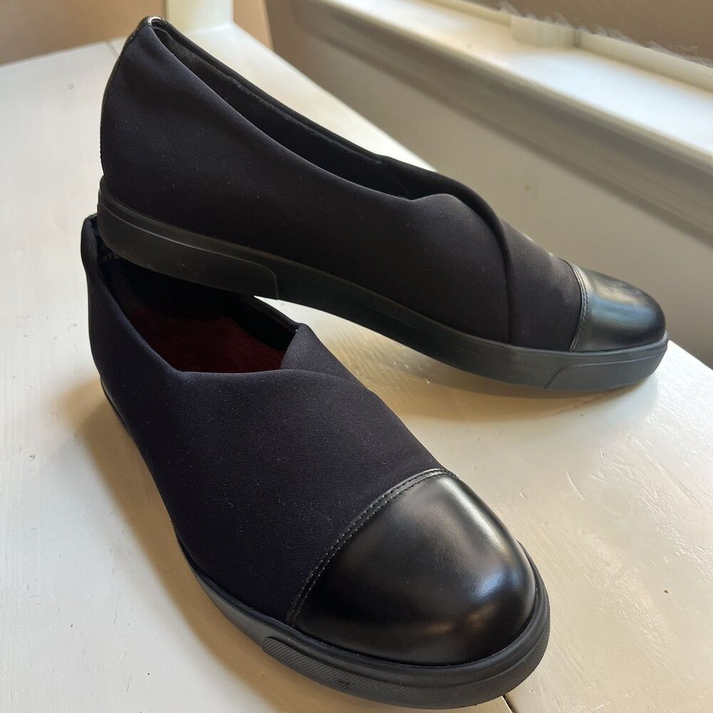 Munro Plum Stretch Fabric Slip-On Flats Women's Size 10.5M Black Walking Shoes